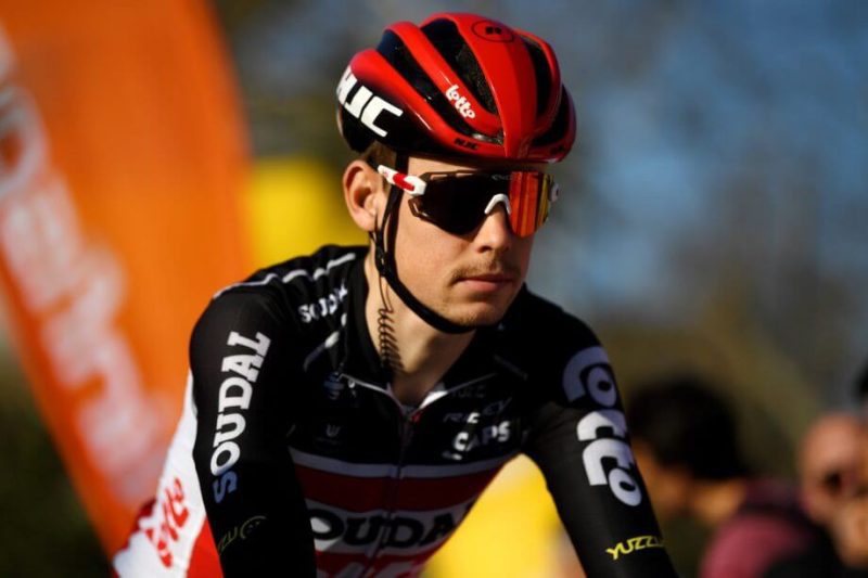 Tay đua Lotto-Soudal bị tấn công vào mặt trong khi tập luyện