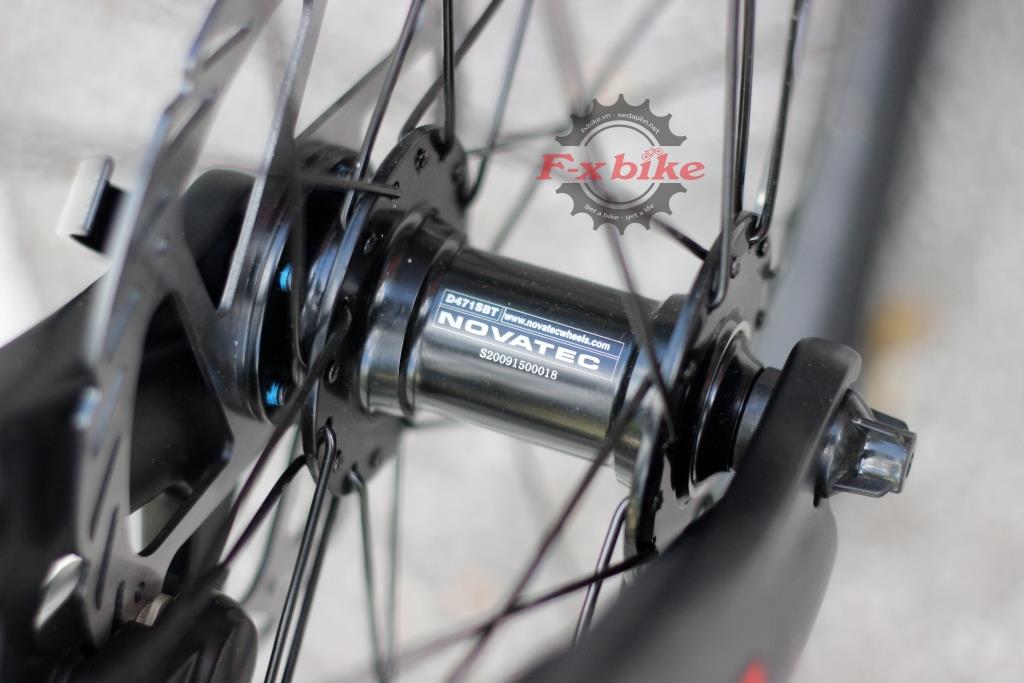 Hub Novatec bạc đạn
