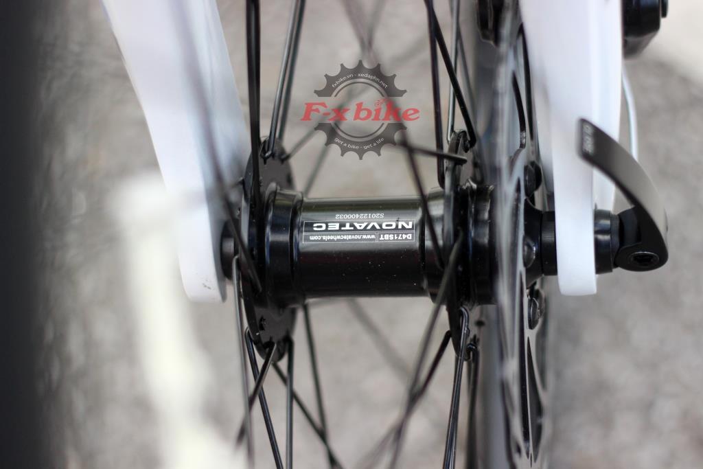 Hub Novatec bạc đạn