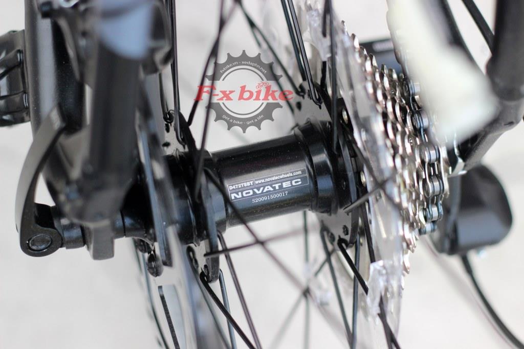 Hub Novatec bạc đạn