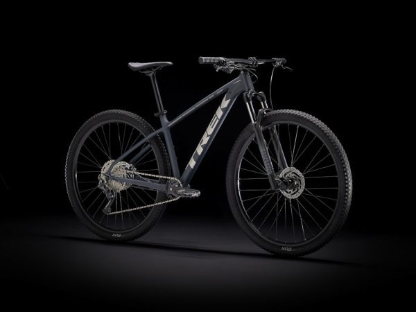 Trek Marlin 7 2022 Màu Đen/Trắng