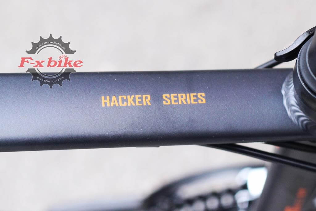 Xe Đạp XdS Hacker 700