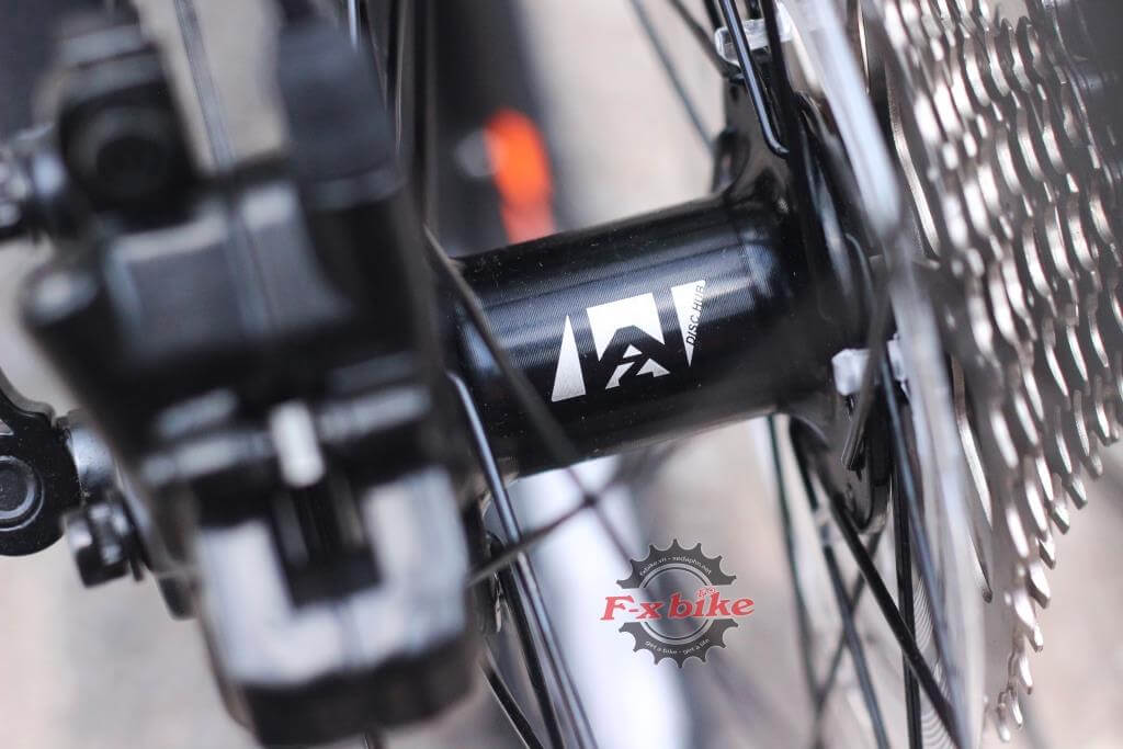 Xe Đạp XdS Hacker 700