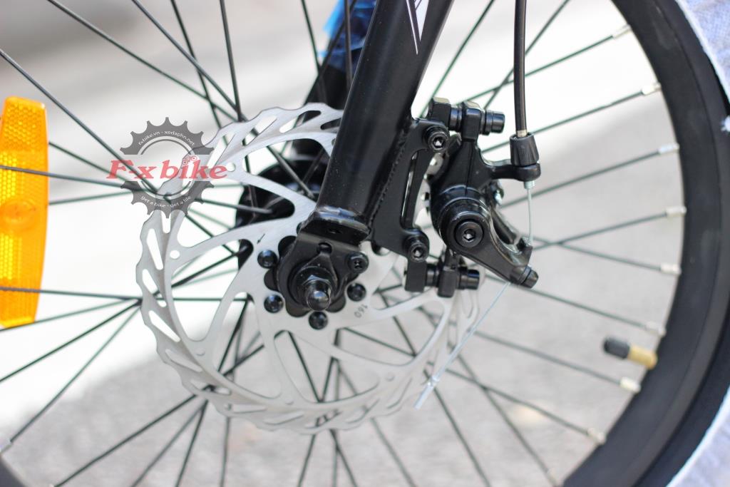 Phanh cơ đĩa trước sau kiểm soát tốc độ