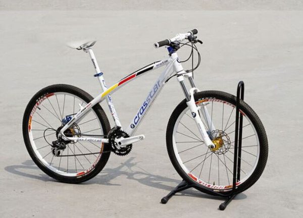 Giá chống xe đạp chữ L chống xe phía sau