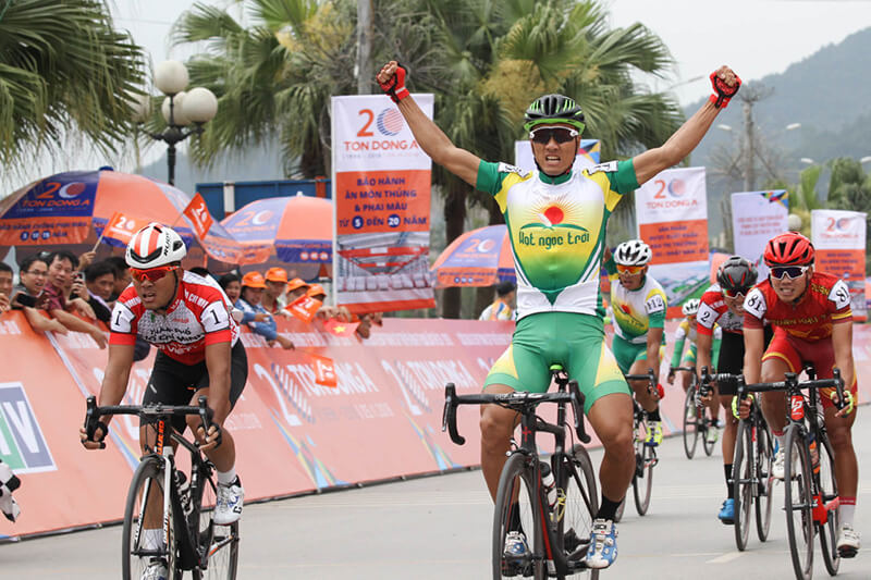 Những mẫu quần áo gọn nhẹ, thoải mái cho người đi xe đạp thể thao