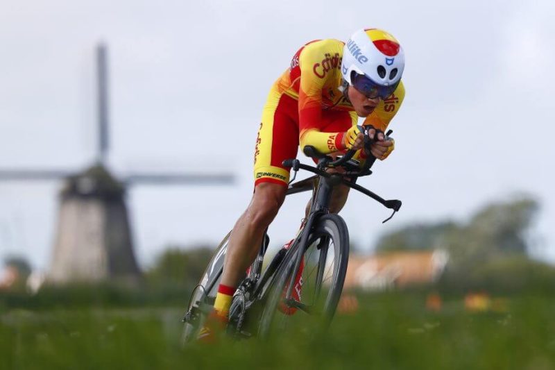 Tay đua trẻ 17 tuổi ký hợp đồng 5 năm với UAE Team Emirates