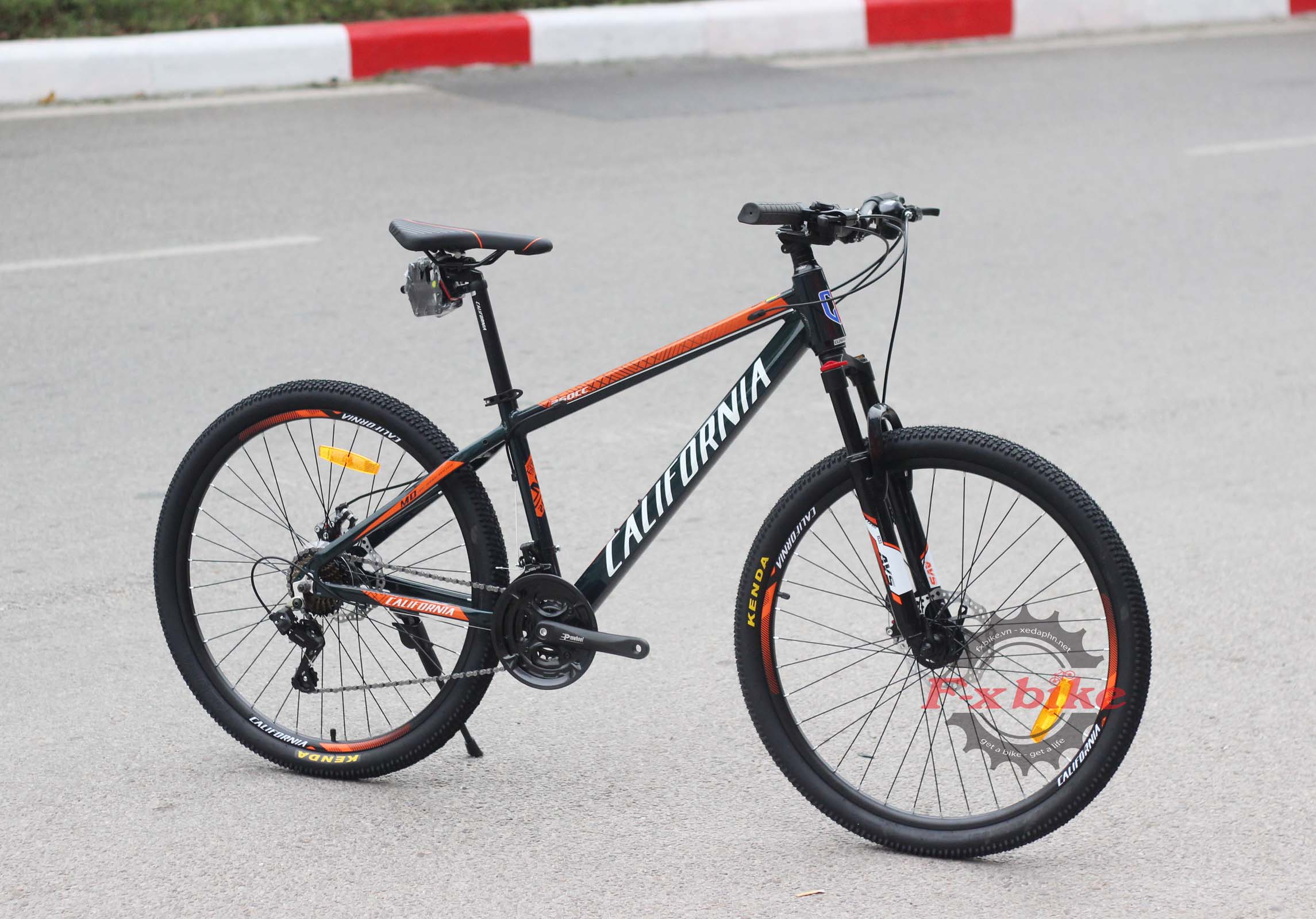 Xe Đạp California 260cc 2022 Màu Đen Cam