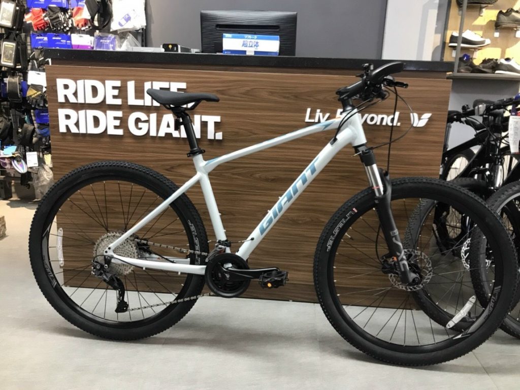 Giant ATX 860 2022 Màu Đen