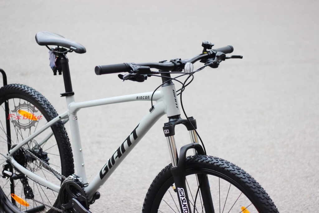 Dáng khung nhỏ gọn dễ dàng di chuyển mọi địa hình