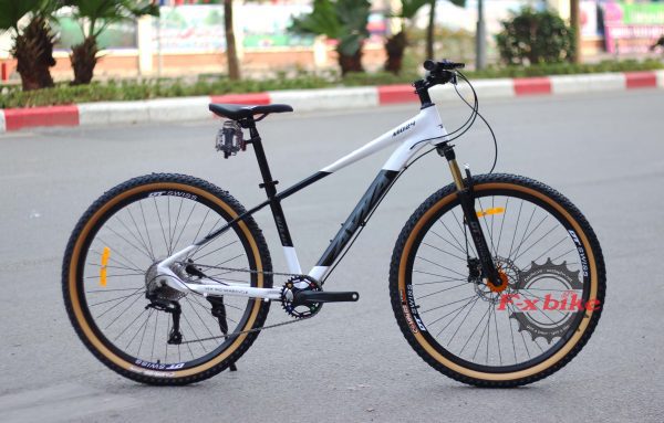 Xe Đạp Địa Hình MTB AVYA M024 Màu Trắng Đen