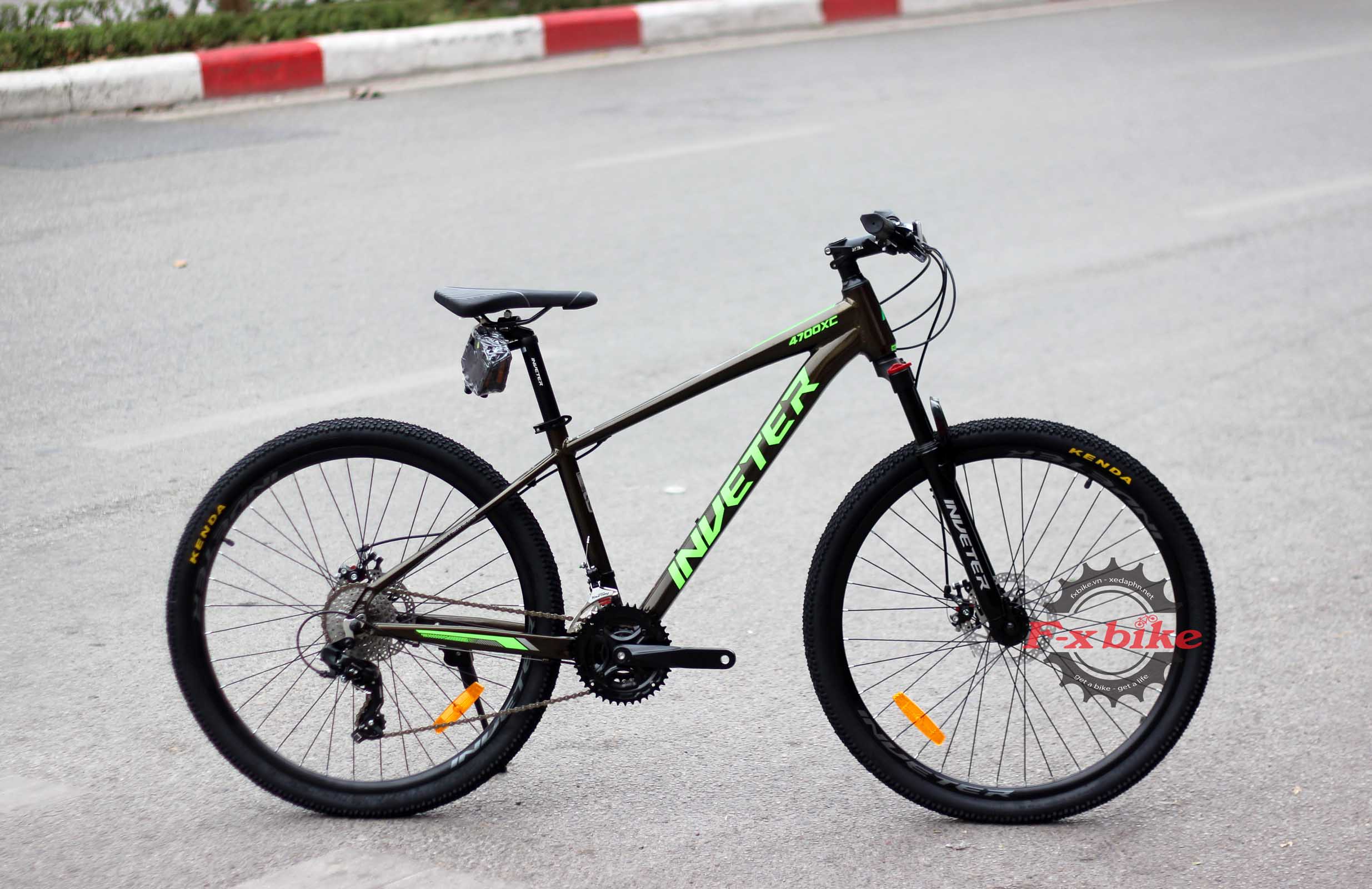 Xe Đạp Thể Thao MTB Inveter 4700xc Màu Đen Xanh