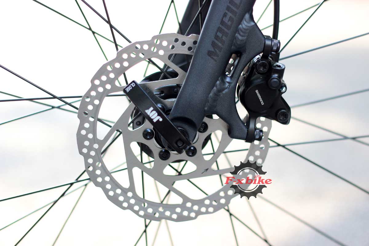 Phanh: Phanh dầu đĩa Shimano MT200 – Trước & sau
