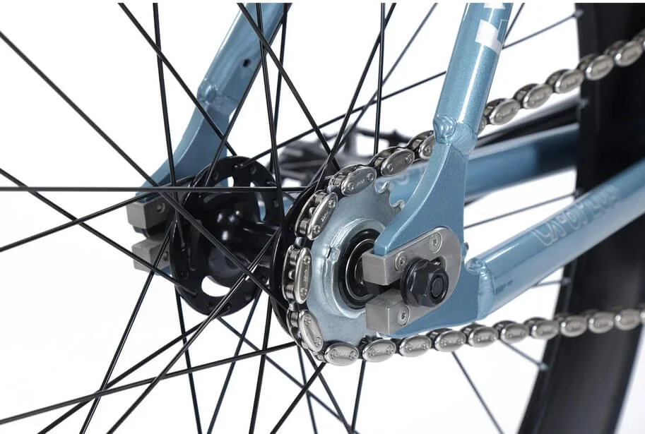 Bộ hub LEGEND 32 lỗ siêu trớn: Đảm bảo sự trơn tru và êm ái trong quá trình di chuyển.