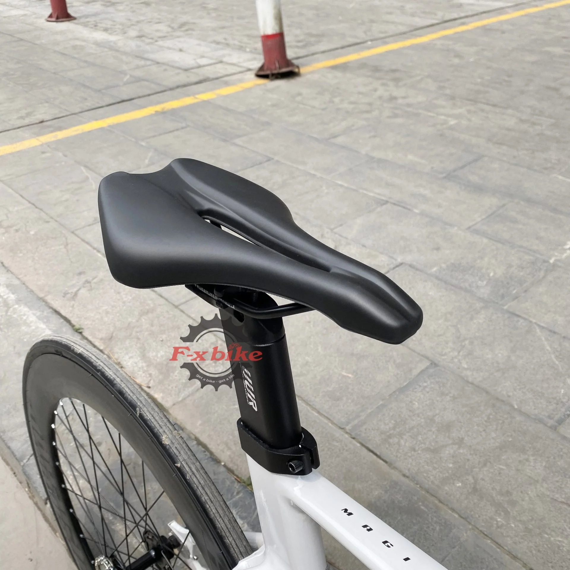 Yên da cao cấp có lỗ thoáng khí cực thoáng