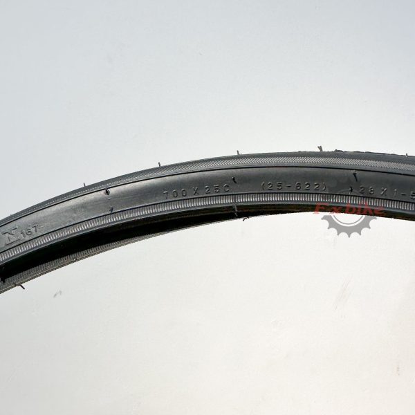 Tank lốp cứng cáp