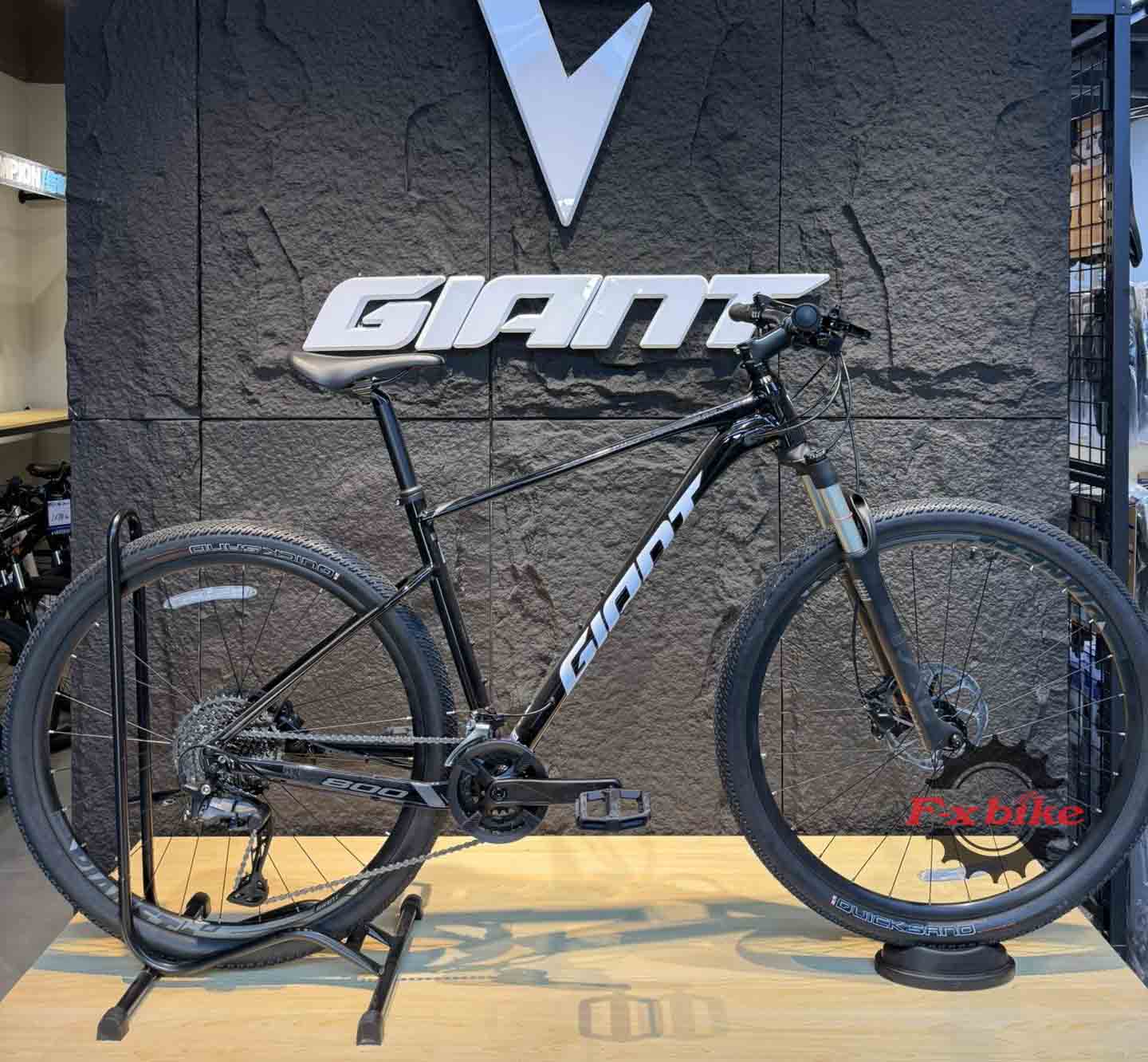 Xe Đạp Giant XTC 800 2024 Đen