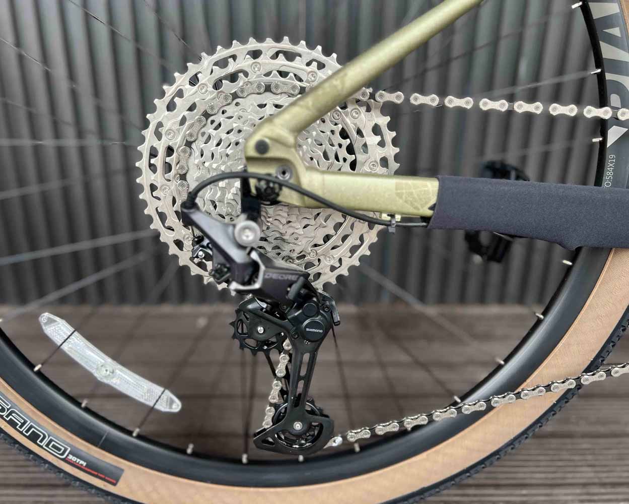 Củ đề: Shimano Deore M6100 12s – Chuyển số mượt, phản hồi nhanh | Líp: Shimano Deore M6100 12 tầng