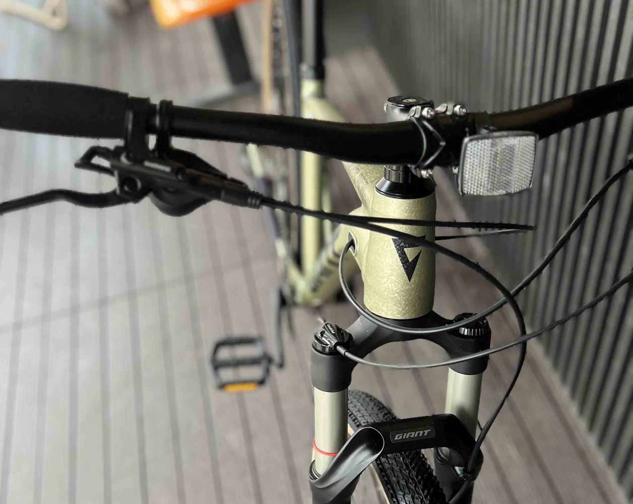 Tay đề: Shimano Deore M6100 1x12 tốc độ (Nhật Bản)