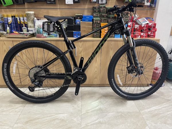 Xe Đạp Giant XTC 820 2024 Màu Đen
