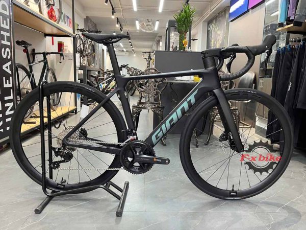 Xe Đạp Đua Giant Propel ADV2 2025 Màu Xám