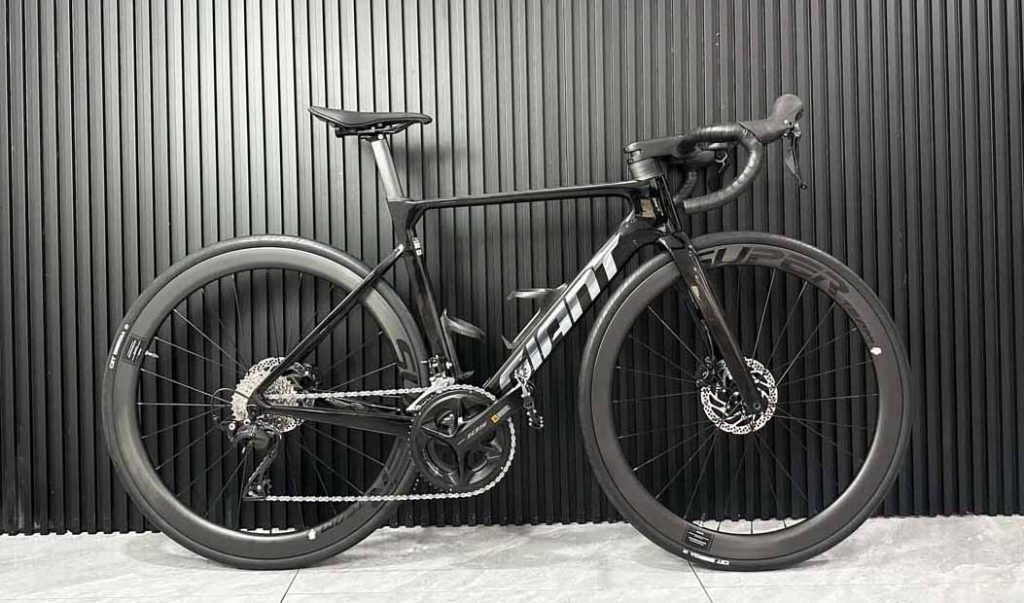 Xe Đạp Đua Giant Propel ADV2 2025 Màu Đen