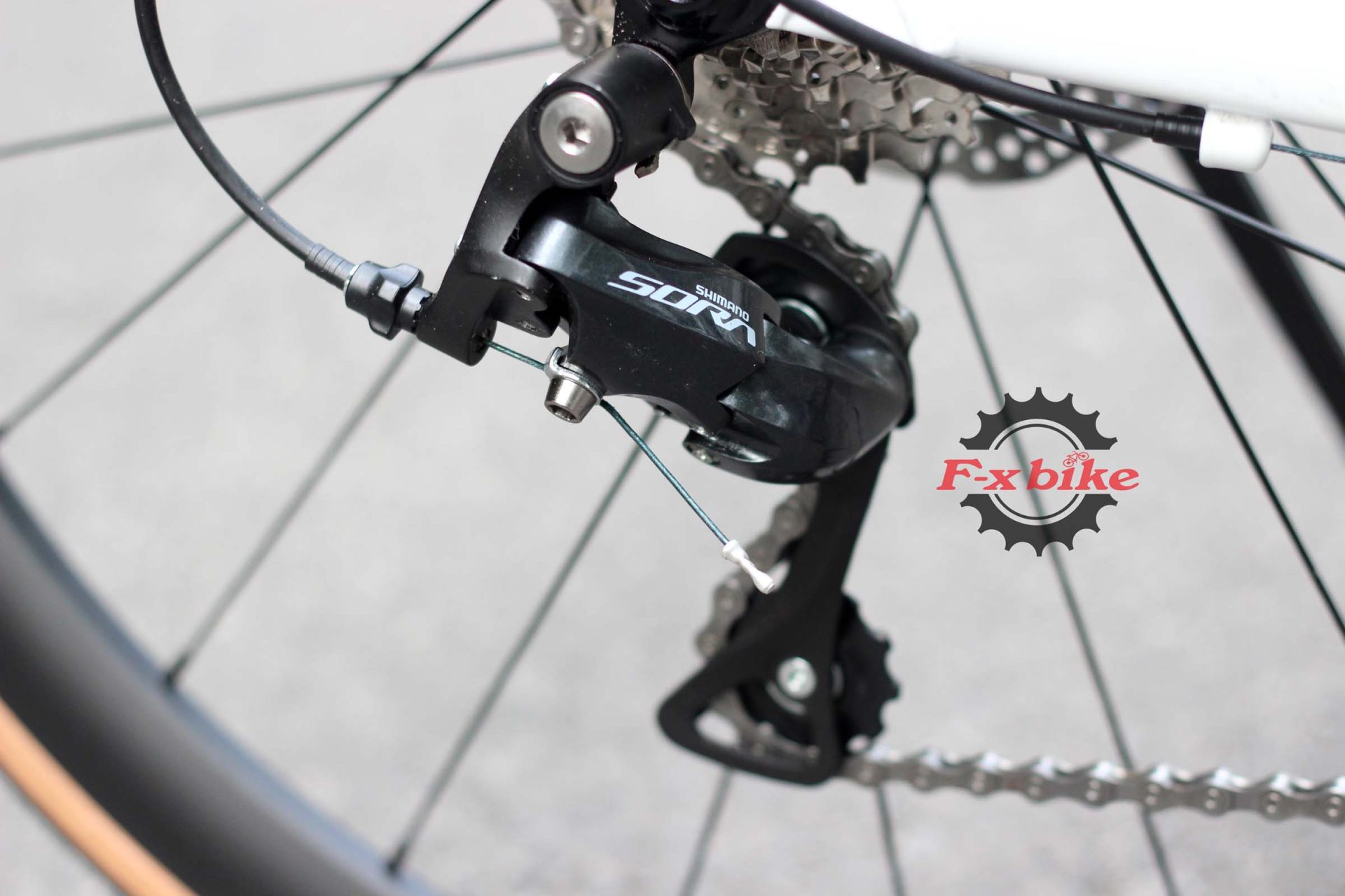 Củ đề sau: Shimano Sora R3000 9S (Nhật Bản)