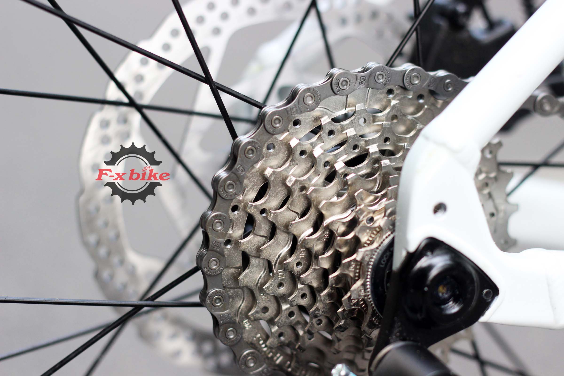 Líp: SHIMANO 400-8, 11-28T