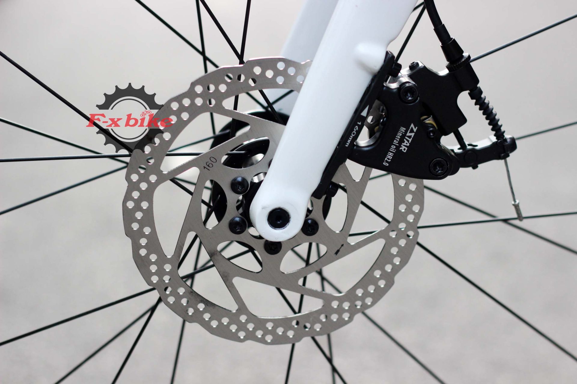 Phanh: Phanh đĩa củ dầu chuyên cho xe đua, rotor 160mm