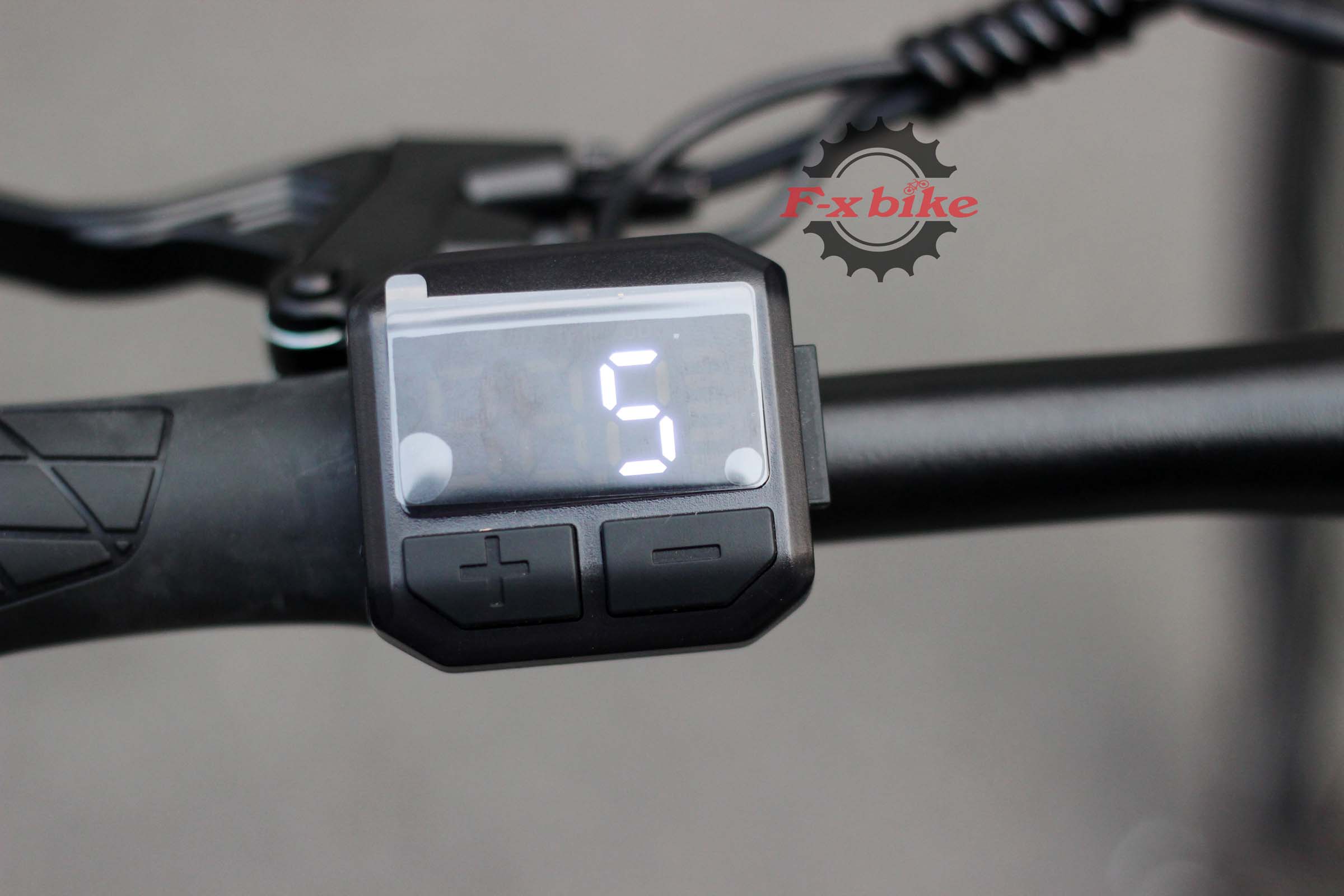 Màn hình: LCD tiêu chuẩn – hiển thị tốc độ, dung lượng pin, chế độ hỗ trợ