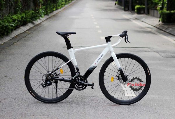 Xe Đạp Đua Forever GR680 Màu Trắng Đen