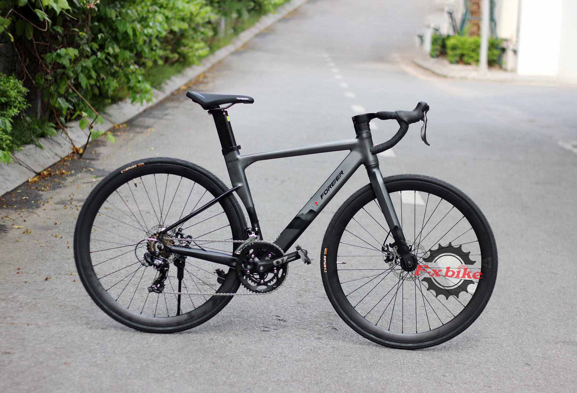 Xe Đạp Đua Forever GR680 Màu Xám Đen