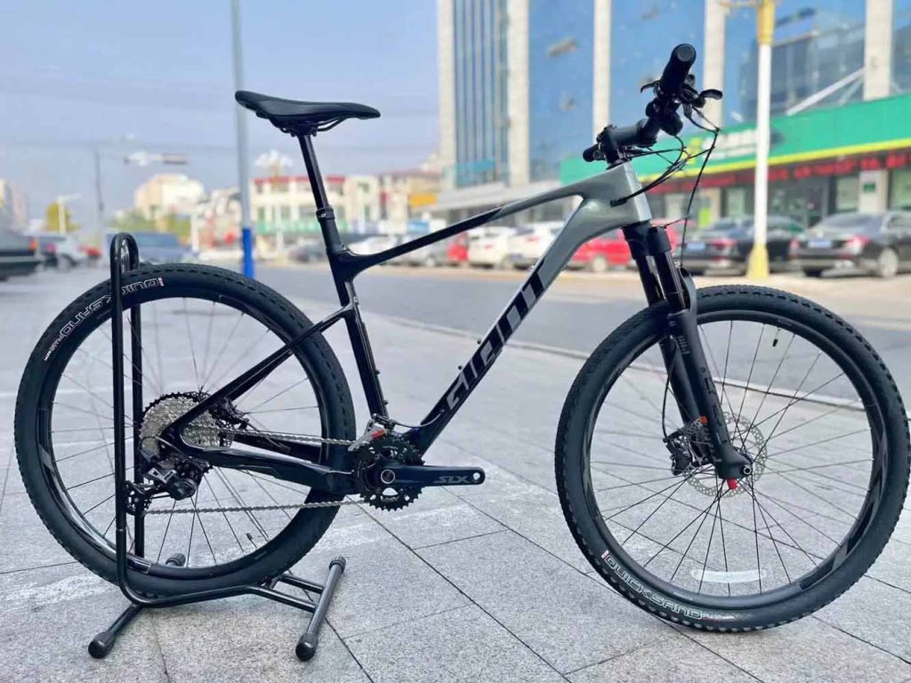 Xe Đạp Địa Hình GIANT XTC ADV 2 2025 – Carbon Siêu Nhẹ, Shimano SLX 2x12, Vành 29 inch
