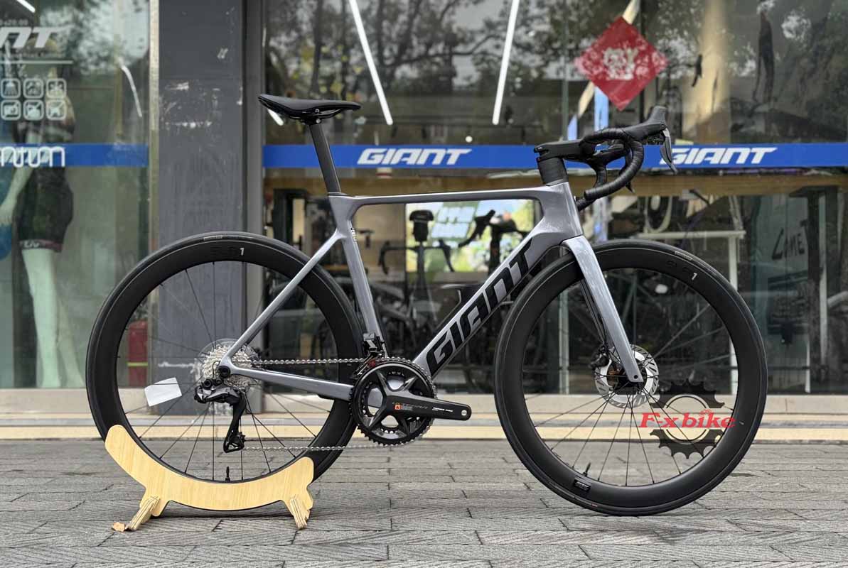 Xe Đạp Đua GIANT Propel ADV PRO 0-Di2 2025 Màu Bạc Đen