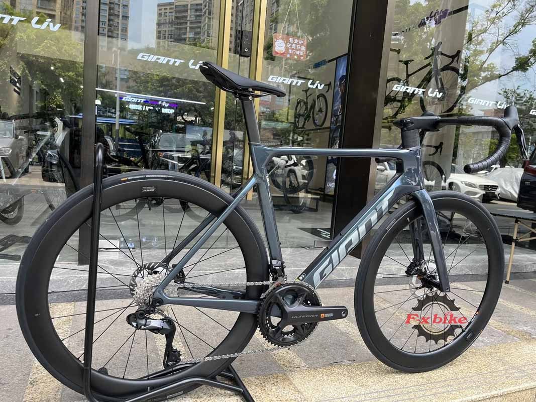 GIANT Propel ADV PRO 0-Di2 2025 là chiếc xe đạp đua đỉnh cao được thiết kế dành riêng cho những tay đua chuyên nghiệp và người chơi đam mê tốc độ thực thụ