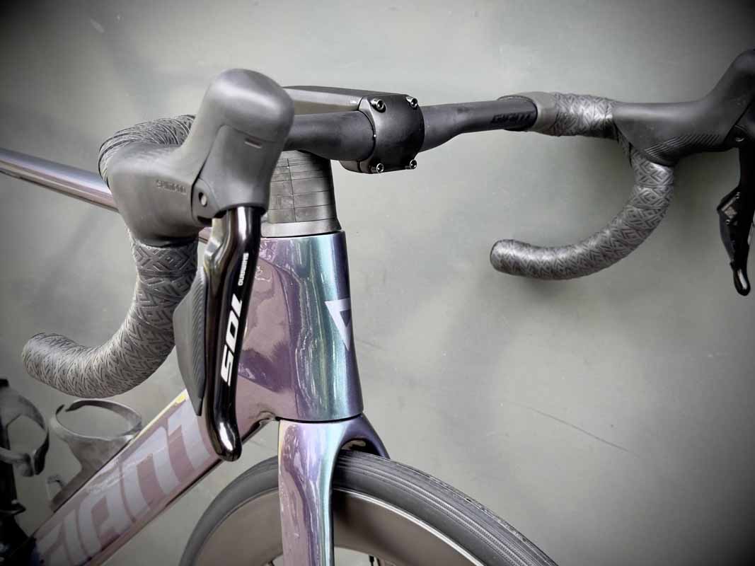 Trang bị SHIMANO 105 Di2 – tiêu chuẩn mới cho xe đua cao cấp