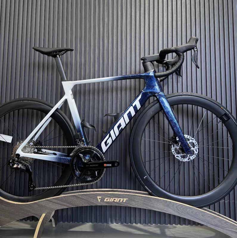 GIANT Propel ADV PRO 1-GZ 2025 là mẫu xe đạp đua cao cấp hội tụ những công nghệ tiên tiến nhất của GIANT