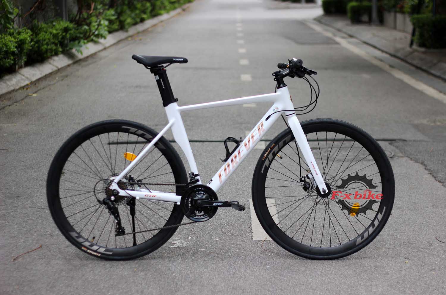 Xe Đạp Touring Forever G580 Màu Trắng