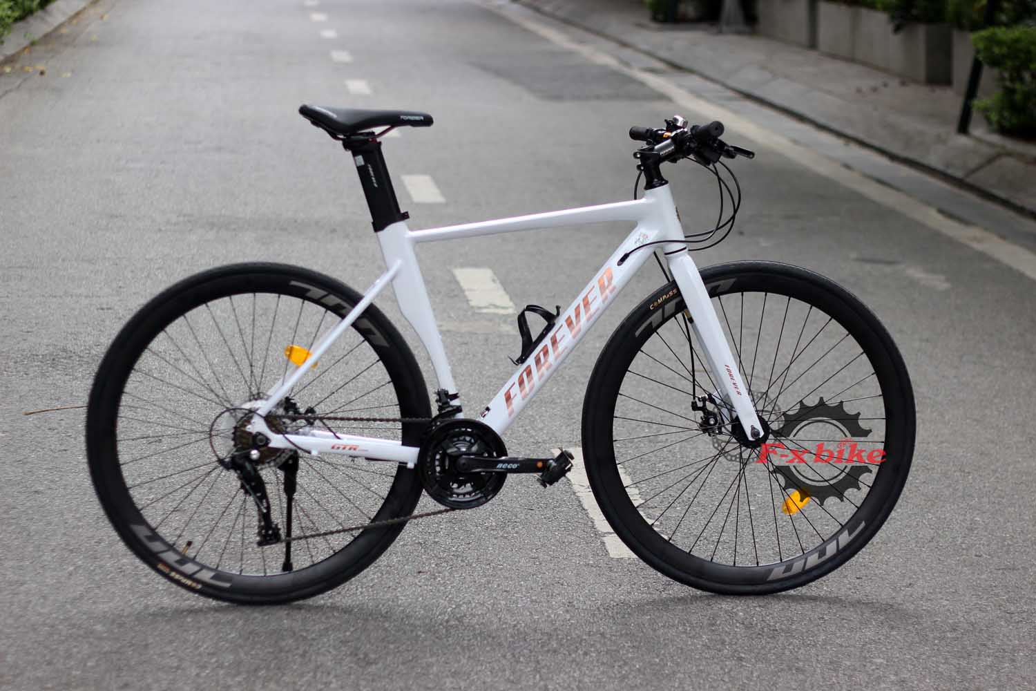 Xe Đạp Touring Forever G580 Màu Trắng