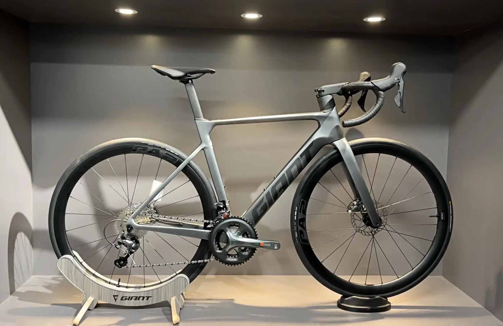 Xe Đạp Đua Giant Propel ADV 3 2025 Màu Xám