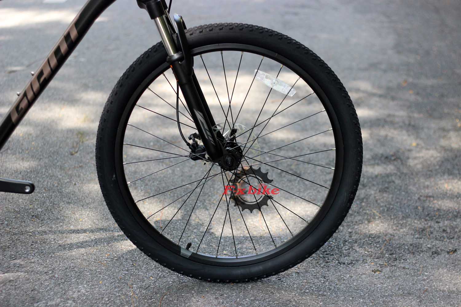 Lốp 26×1.95 – bám đường tốt, chạy êm trên nhiều địa hình.