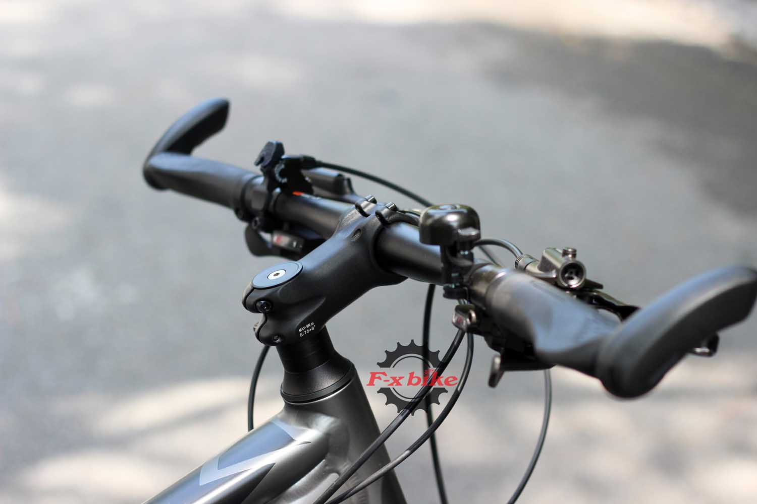 Ghi đông: Hợp kim nhôm, 31.8mm