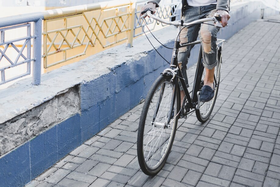Xe đạp có được đi trên vỉa hè không