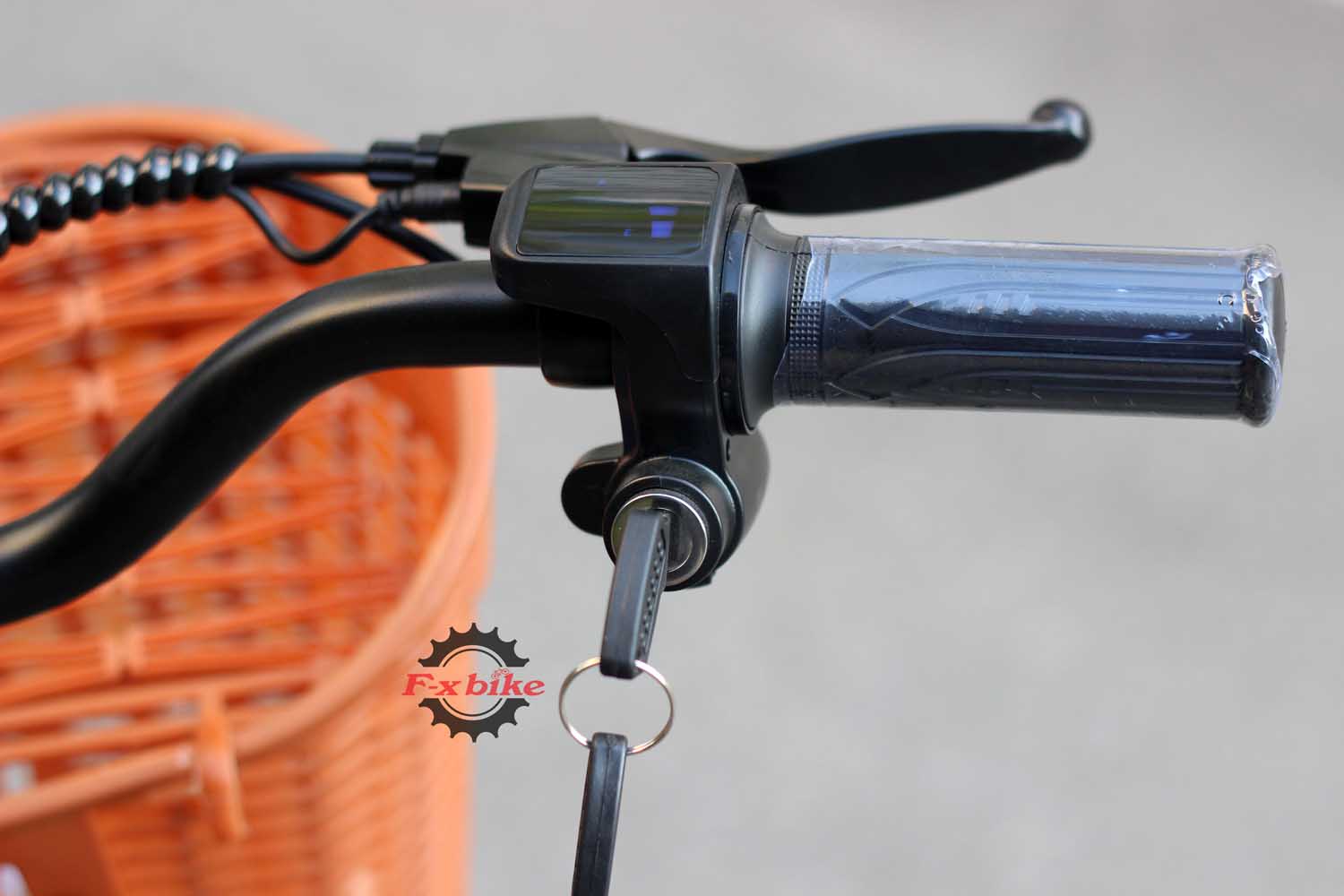 Mở khóa điện an toàn với chìa khóa cơ