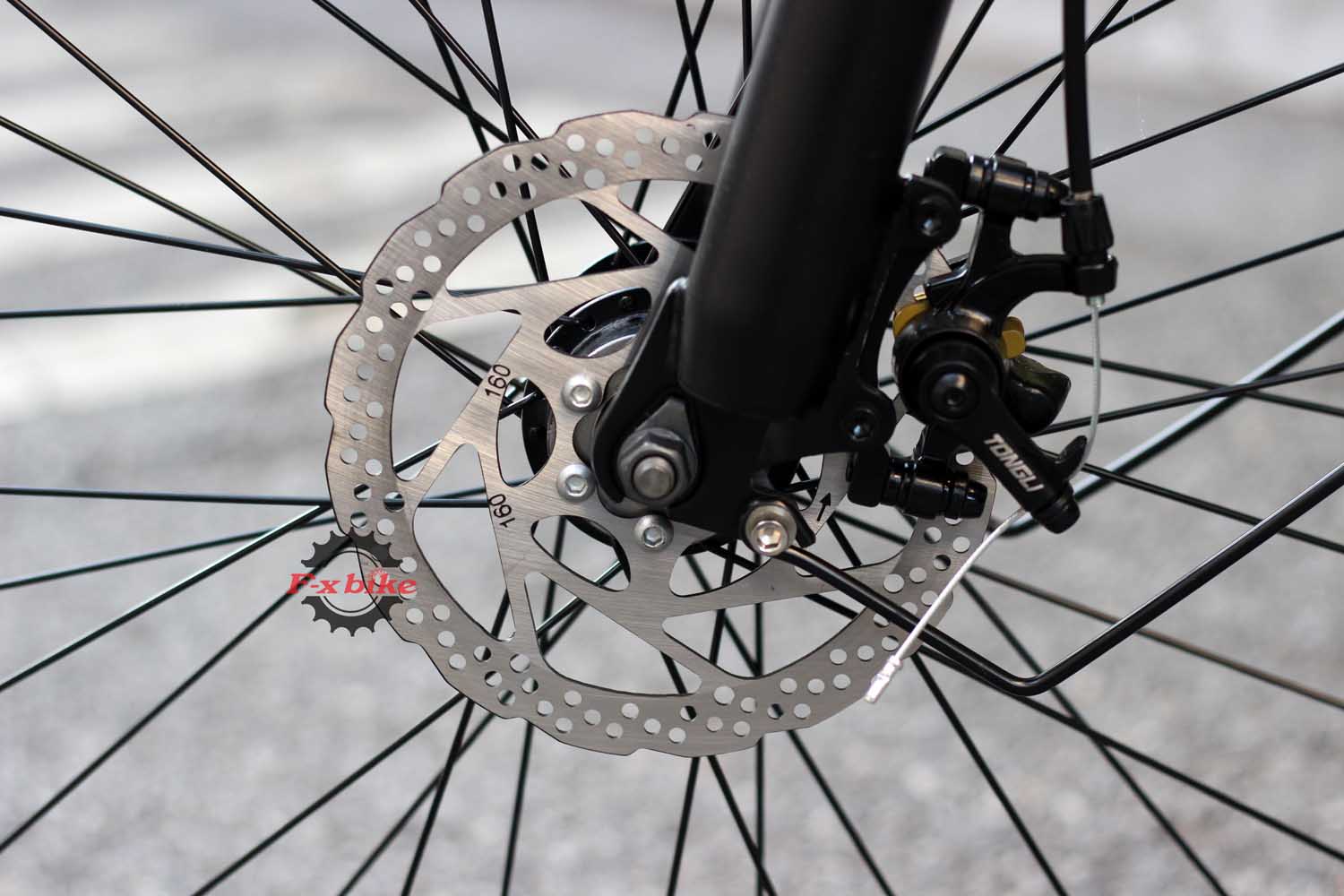 Phanh cơ đĩa trước và sau. An toàn trên mọi chặng đường