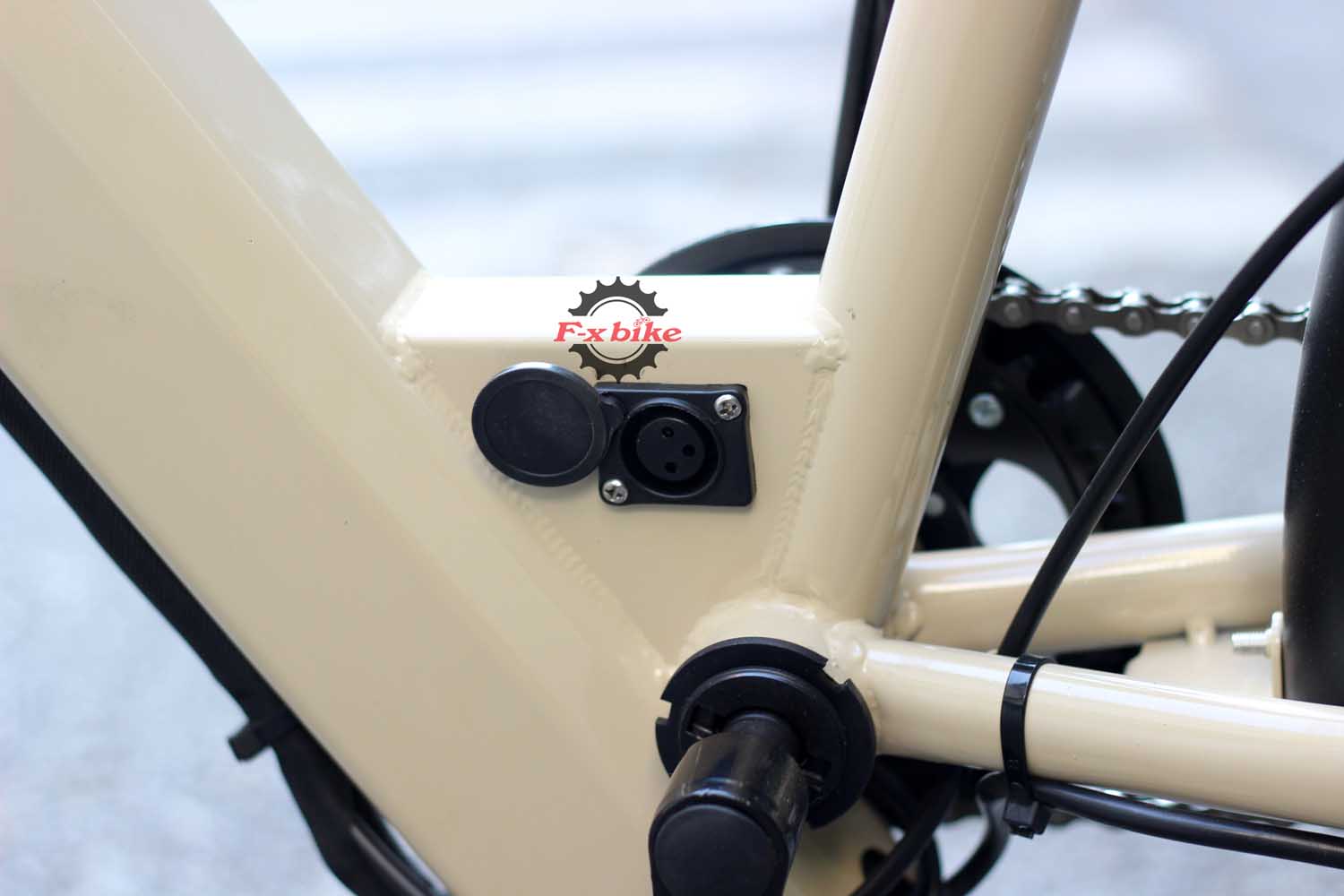 Cổng sạc ngay trên thân xe