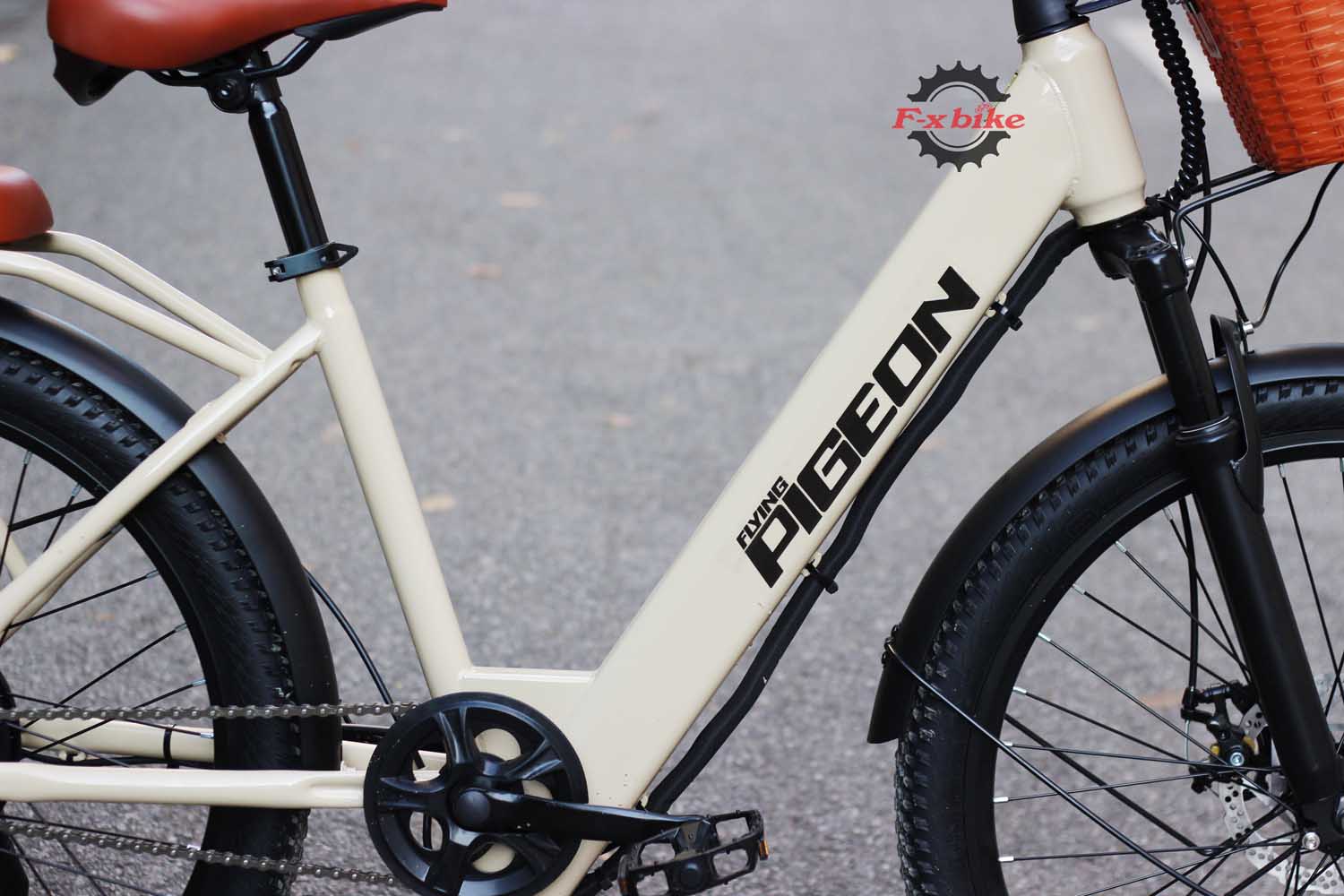 Khung chéo lên xuống xe dễ dàng. Kiểm soát xe tốt hơn