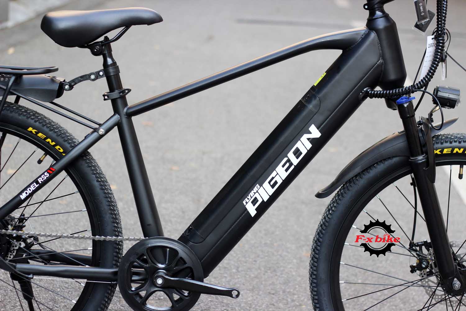 Pigeon RS5 thuộc dòng xe đạp trợ lực điện địa hình, thiết kế chắc chắn, động cơ mạnh mẽ 36V 400W, tốc độ tối đa tới 40km/h